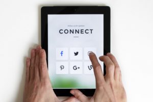 Facebookは使い方を誤ると危険 その危険性と対処法とは